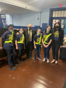 Superintendent León, Principal Panitch, and the Safety Patrol from the Franklin School